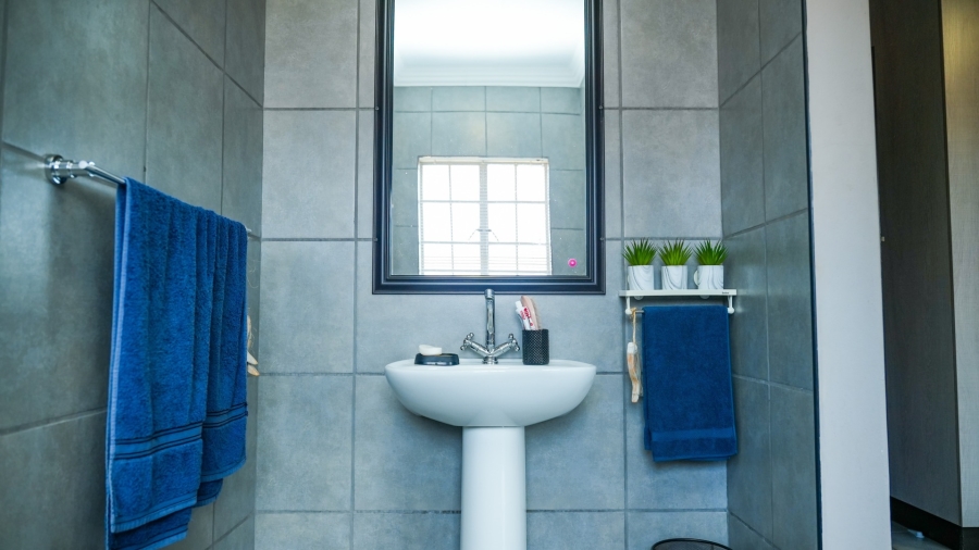 6 Bedroom Property for Sale in Flamwood North West